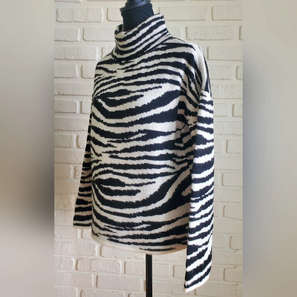 NWT Vera Moda Zebra Animal Print Turtleneck Sweater Size Medium - Picture 16 of 16